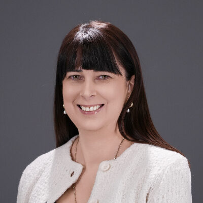 中学校长 Gill Presland