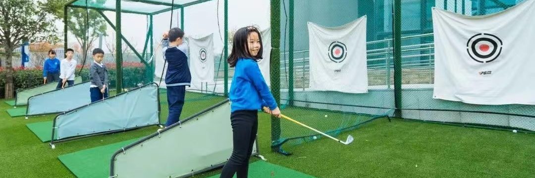 XLIS Students Playing Golf