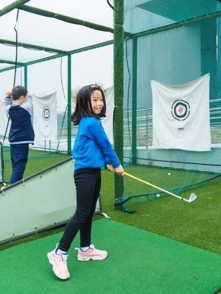 XLIS Students Playing Golf