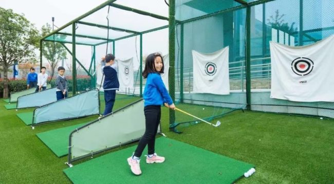 XLIS Students Playing Golf