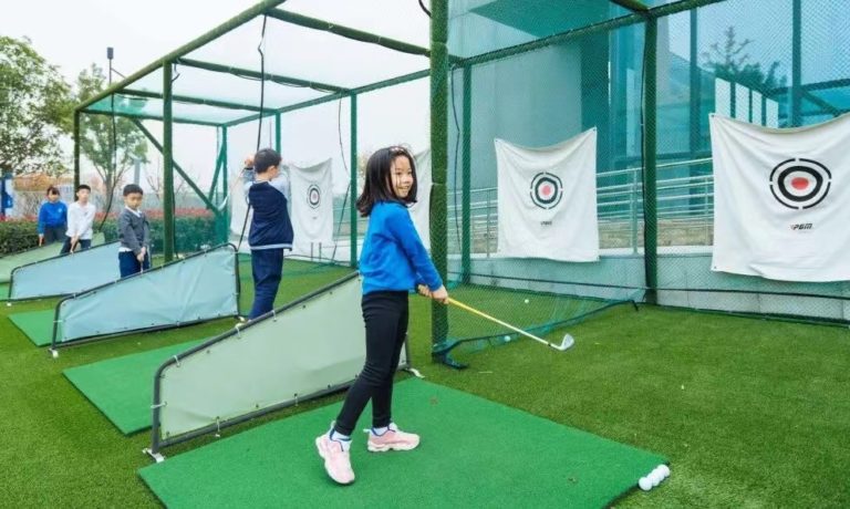 XLIS Students Playing Golf