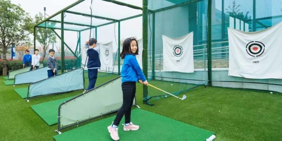 XLIS Students Playing Golf